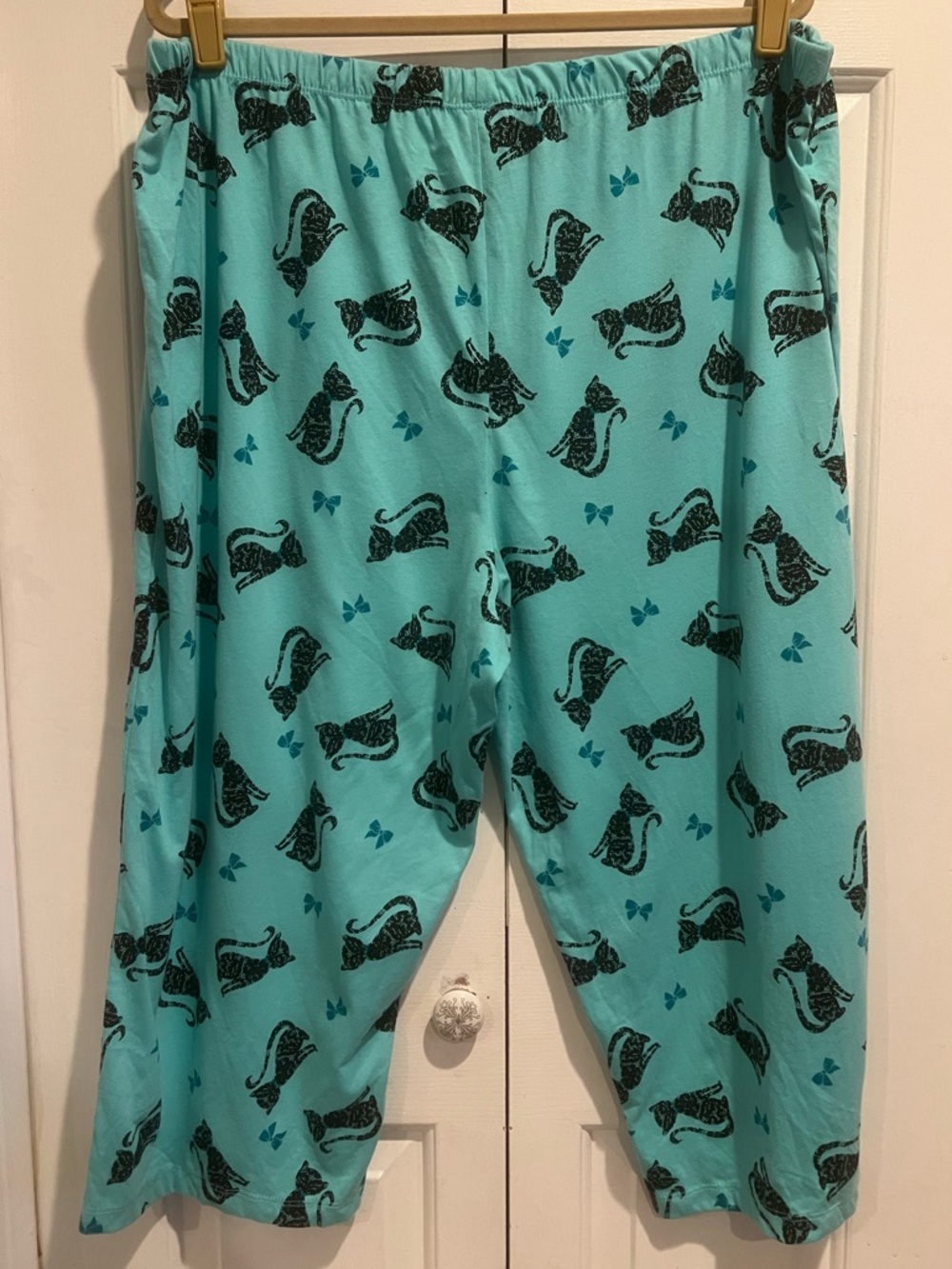Turquoise Cat 🐈‍⬛ Print, Cropper Pajama Pants - Comfortable Sleepwear